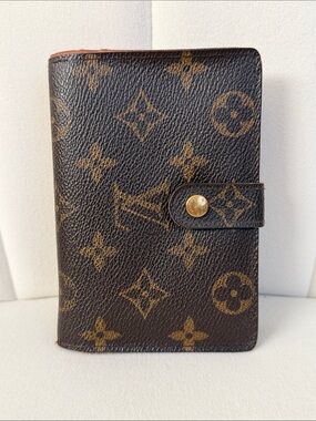 Louis Vuitton Monogram Kiss Lock Wallet Vintage Soft Snap Edge Shows Wear